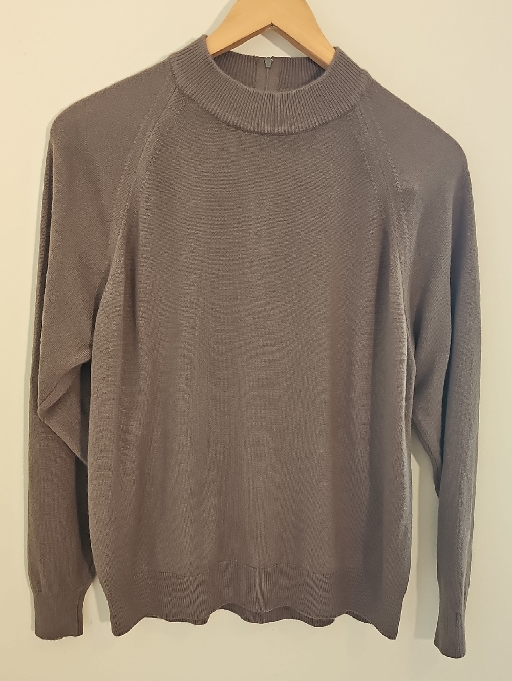 Womens Classic Crewneck Sweater in Taupe. Size 42, XL. DESIGNERS ORIGINALS.